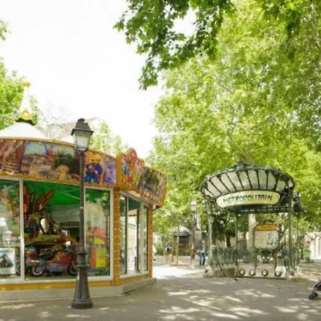 Апартаменты A Montmartre - Abbesses Париж